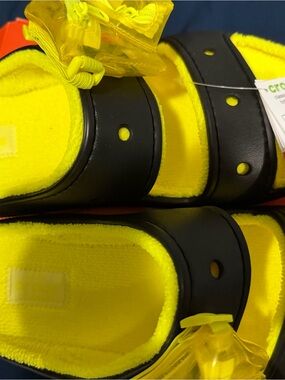 CROCS Men's Black Shell with Bright Yellow Fuzzy Lining Clogs